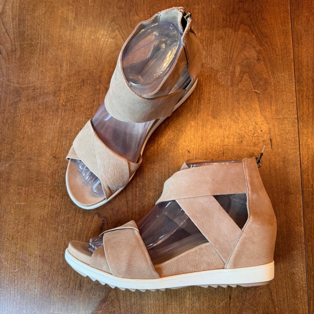 Eileen Fisher Sandals‎ Womens 7 Tan Willow Nubuck Leather Wedge Back Zip Sporty